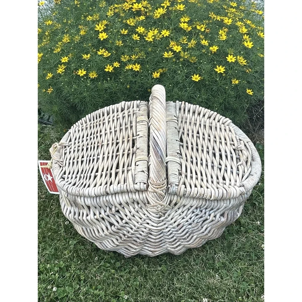 Bass Reflections Of America‎ Picnic Basket - Hand Painted Flowers